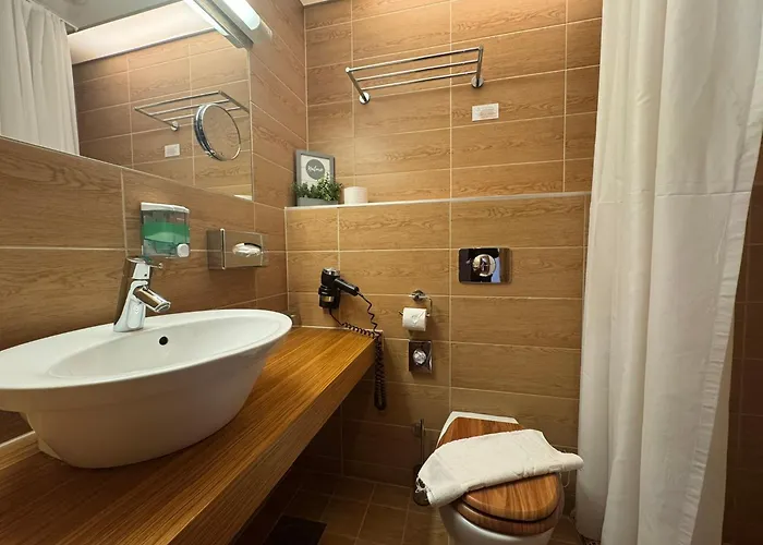 מלון Bern By Rikas 3*